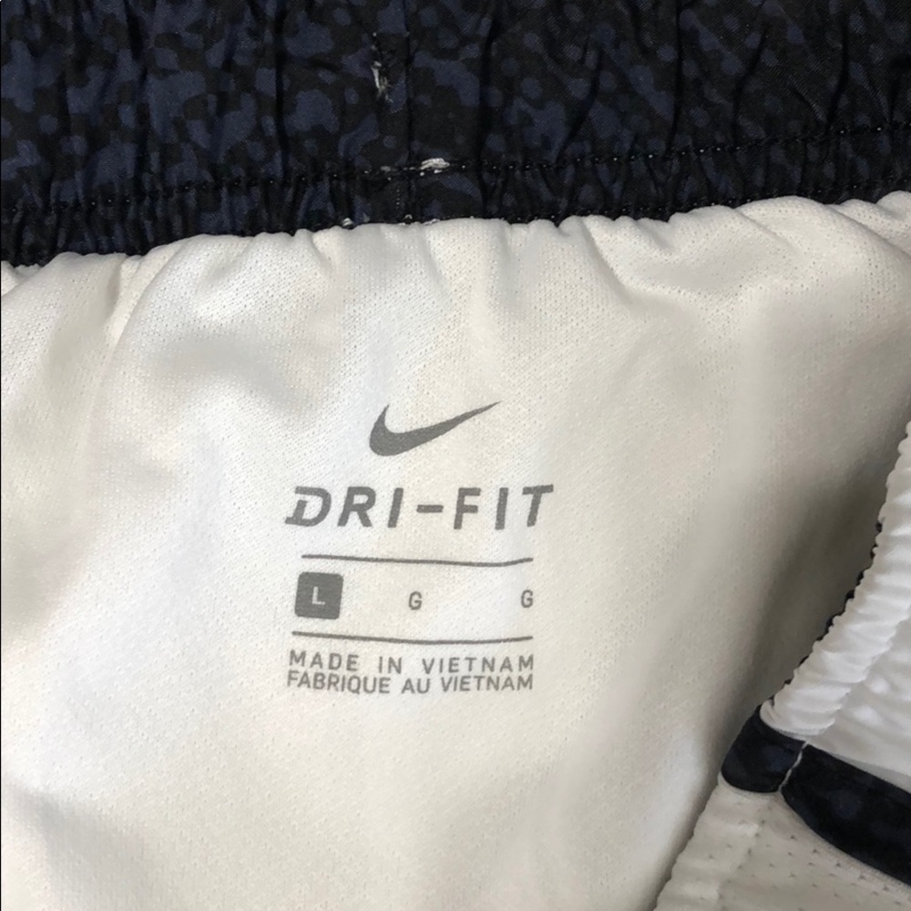 Nike Running Shorts - Picture 3 of 3